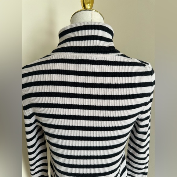 Gap Black/White Turtleneck- Medium - Picture 4 of 7